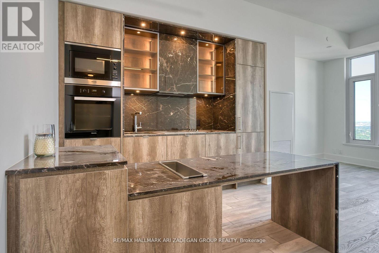 5806 - 11 Yorkville Avenue, Toronto, Ontario  M4W 1L2 - Photo 2 - C13220822
