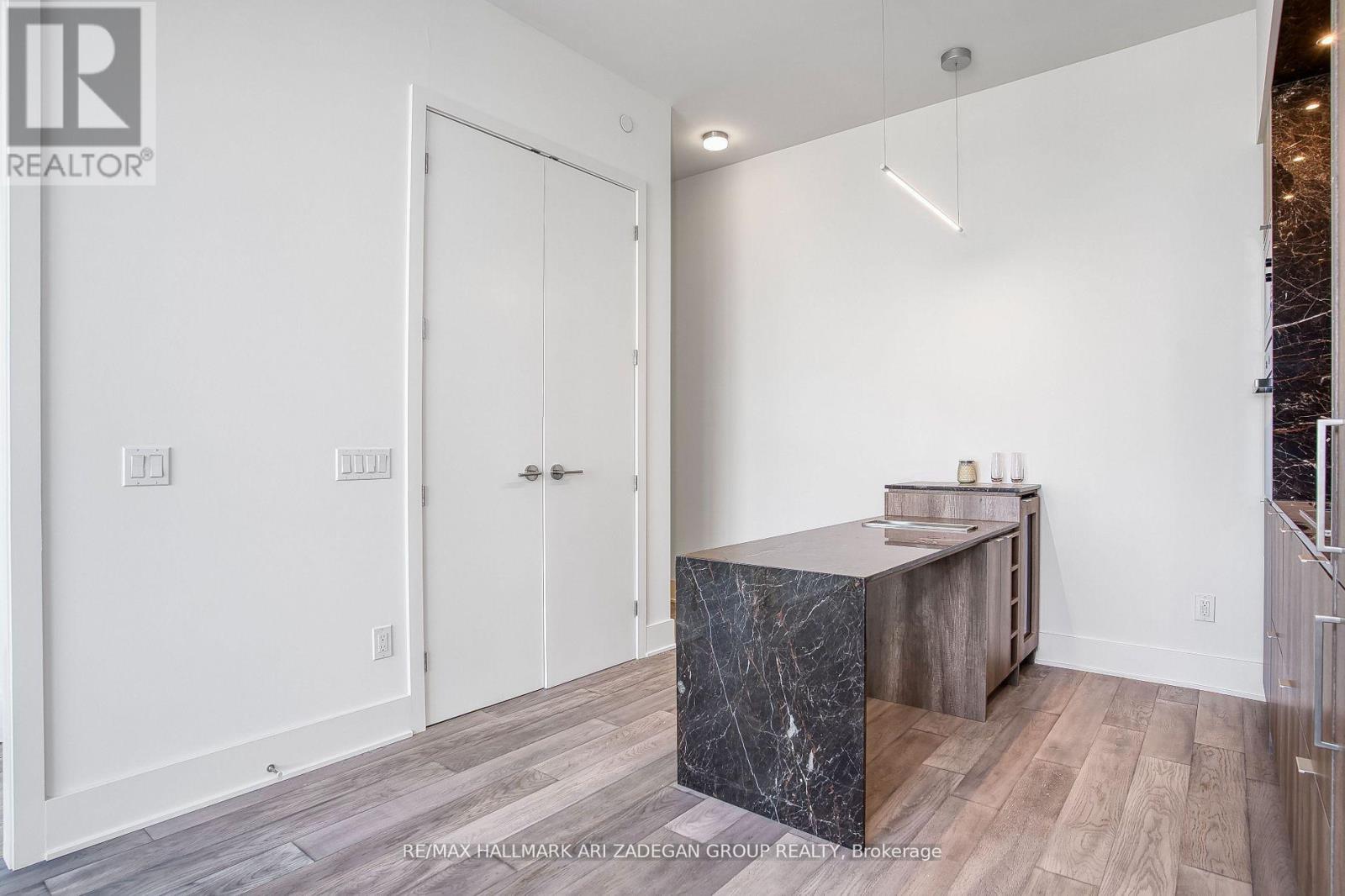 5806 - 11 Yorkville Avenue, Toronto, Ontario  M4W 1L2 - Photo 6 - C13220822