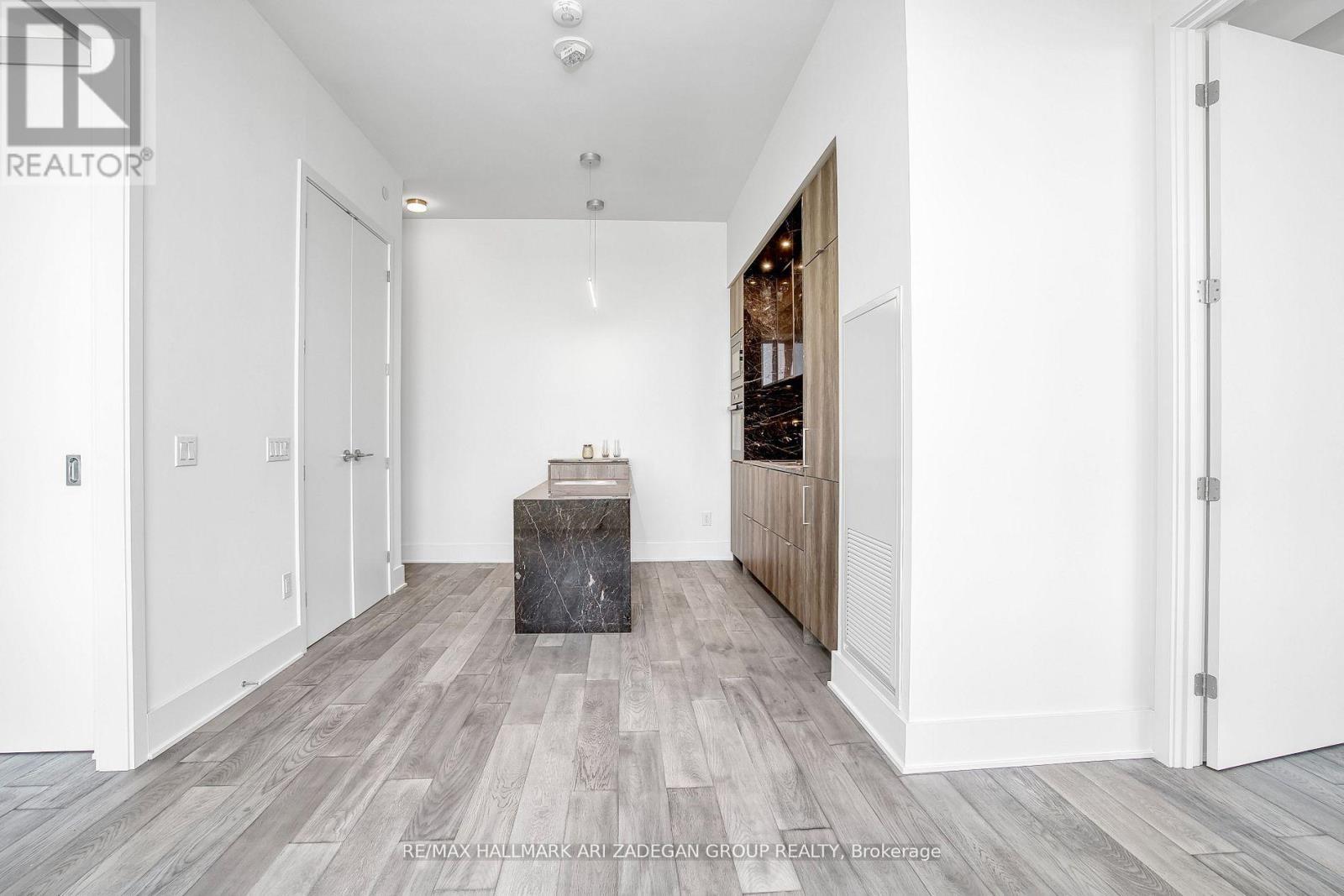 5806 - 11 Yorkville Avenue, Toronto, Ontario  M4W 1L2 - Photo 9 - C13220822