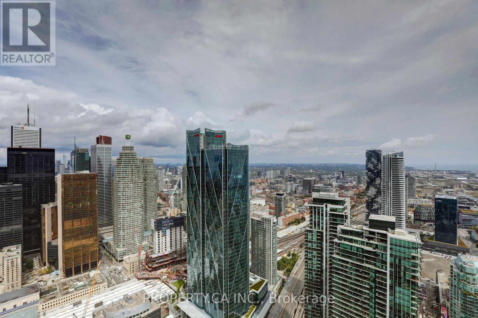 6706 - 88 Harbour Street, Toronto, Ontario  M5J 0C3 - Photo 12 - C13220908