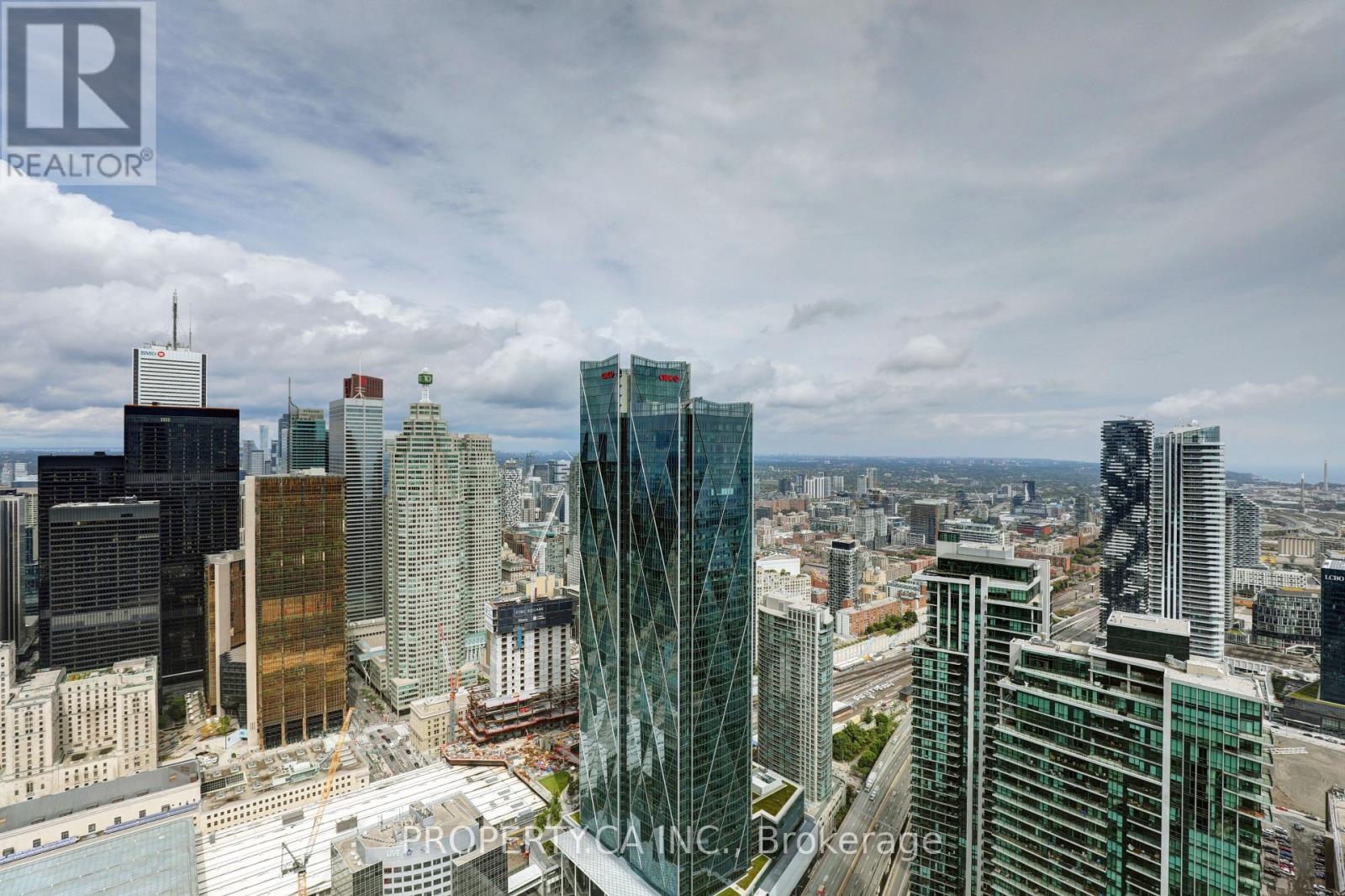 6706 - 88 Harbour Street, Toronto, Ontario  M5J 0C3 - Photo 13 - C13220908