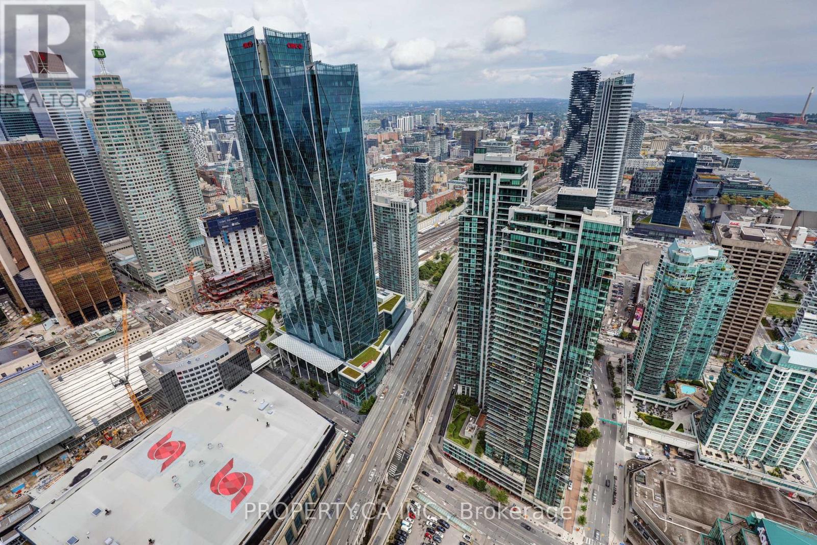 6706 - 88 Harbour Street, Toronto, Ontario  M5J 0C3 - Photo 15 - C13220908