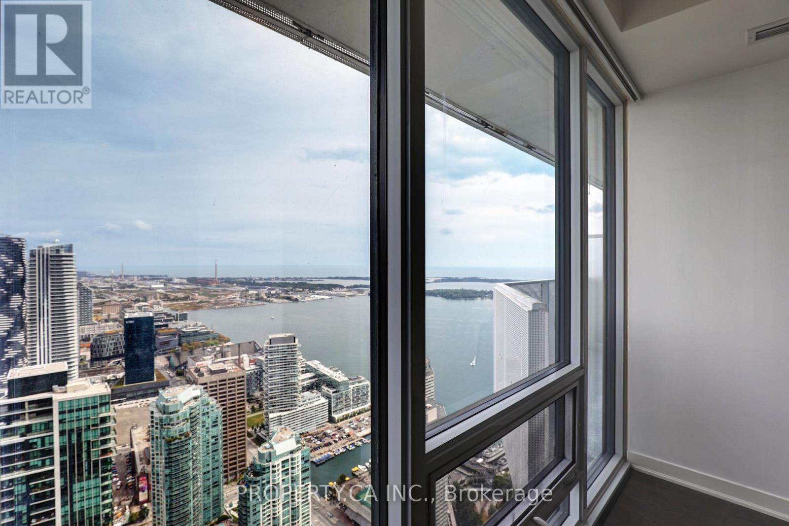 6706 - 88 Harbour Street, Toronto, Ontario  M5J 0C3 - Photo 23 - C13220908