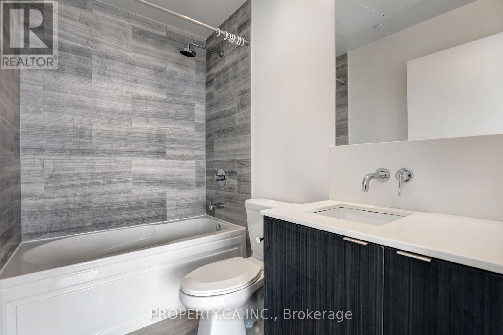 6706 - 88 Harbour Street, Toronto, Ontario  M5J 0C3 - Photo 27 - C13220908