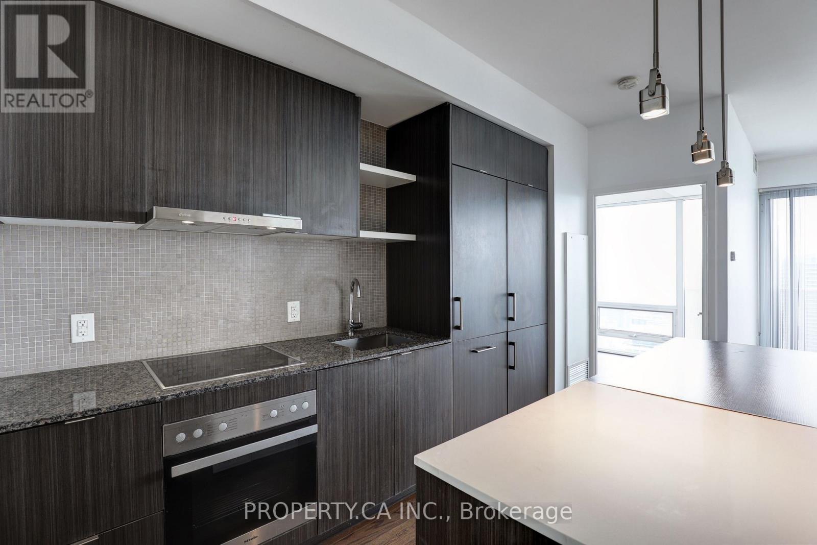 6706 - 88 Harbour Street, Toronto, Ontario  M5J 0C3 - Photo 4 - C13220908