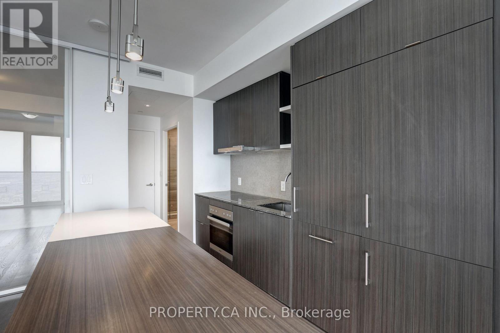 6706 - 88 Harbour Street, Toronto, Ontario  M5J 0C3 - Photo 5 - C13220908