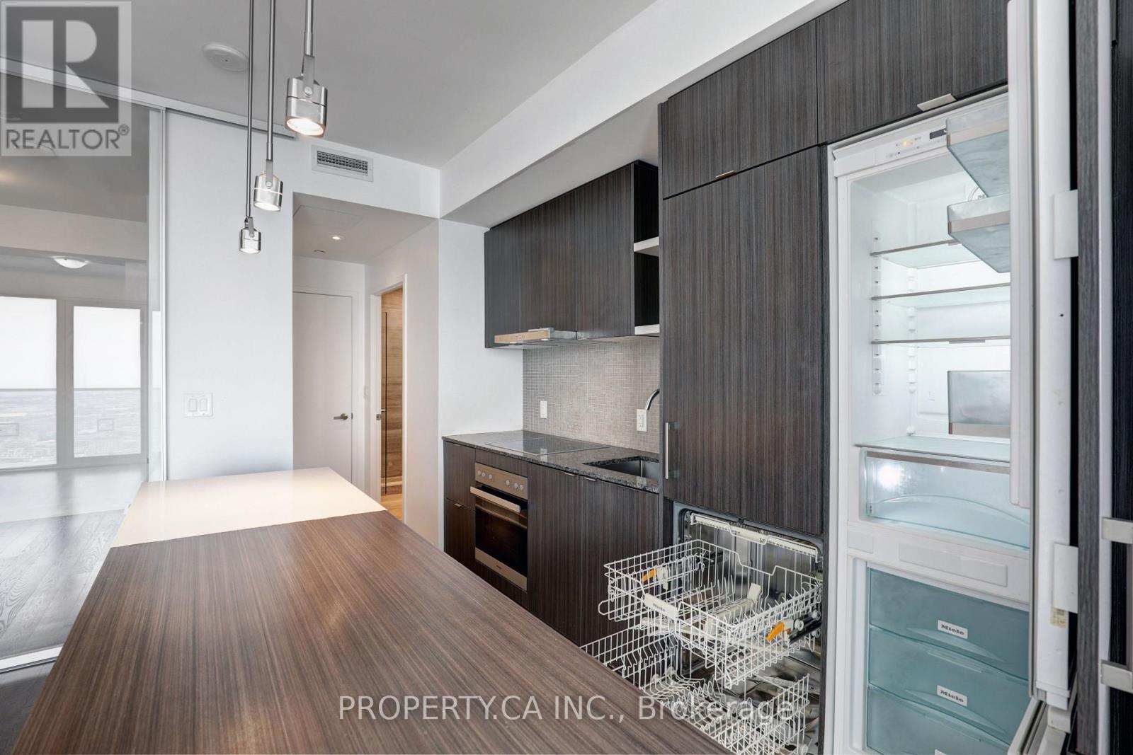 6706 - 88 Harbour Street, Toronto, Ontario  M5J 0C3 - Photo 6 - C13220908