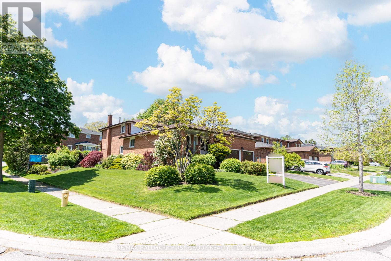 520 Mcleod Crescent, Pickering, Ontario  L1W 3M5 - Photo 2 - E13220534
