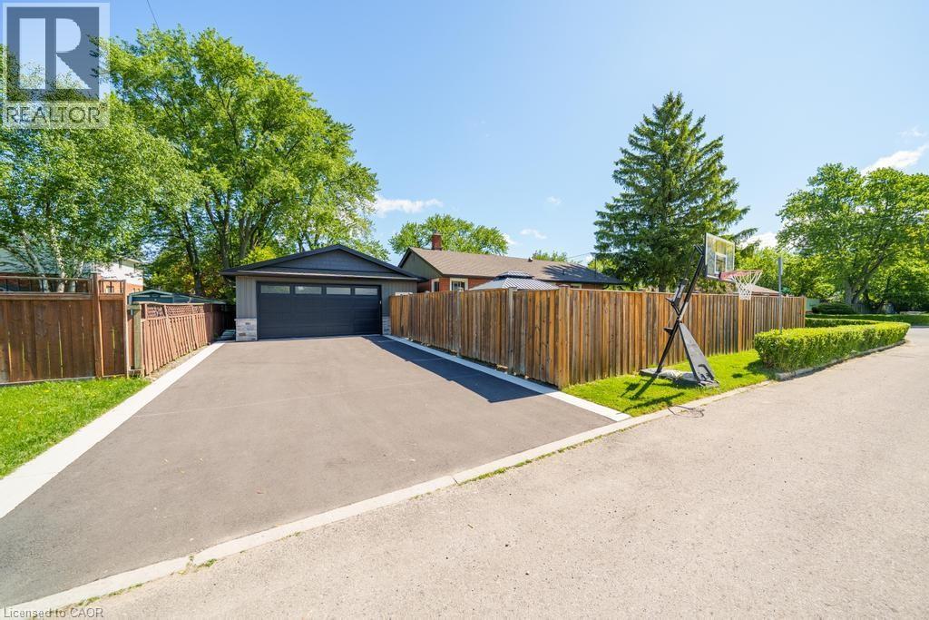 118 West 33rd Street, Hamilton, Ontario  L9C 5J1 - Photo 4 - 40833857