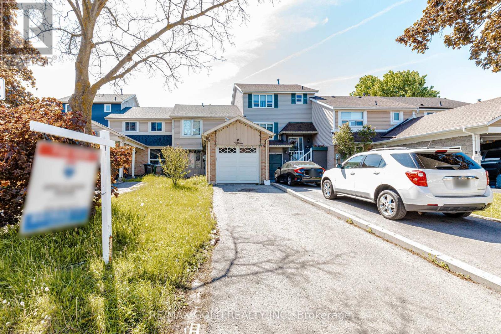 15 COURTLEIGH SQUARE, Brampton, Ontario