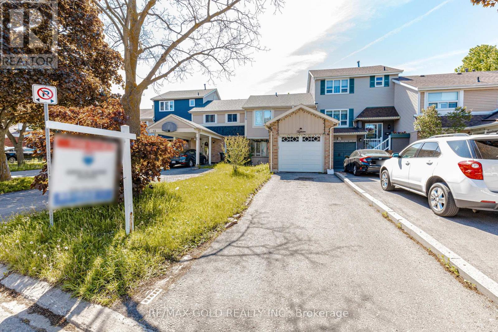 15 Courtleigh Square, Brampton, Ontario  L6Z 1J2 - Photo 2 - W13220674