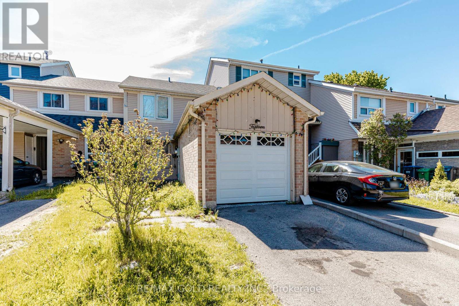 15 Courtleigh Square, Brampton, Ontario  L6Z 1J2 - Photo 4 - W13220674