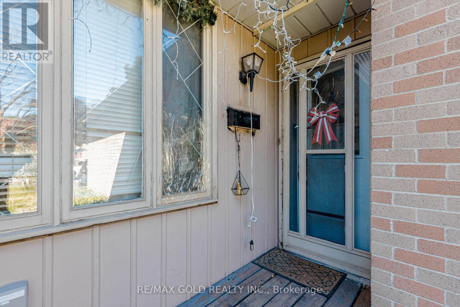 15 Courtleigh Square, Brampton, Ontario  L6Z 1J2 - Photo 6 - W13220674