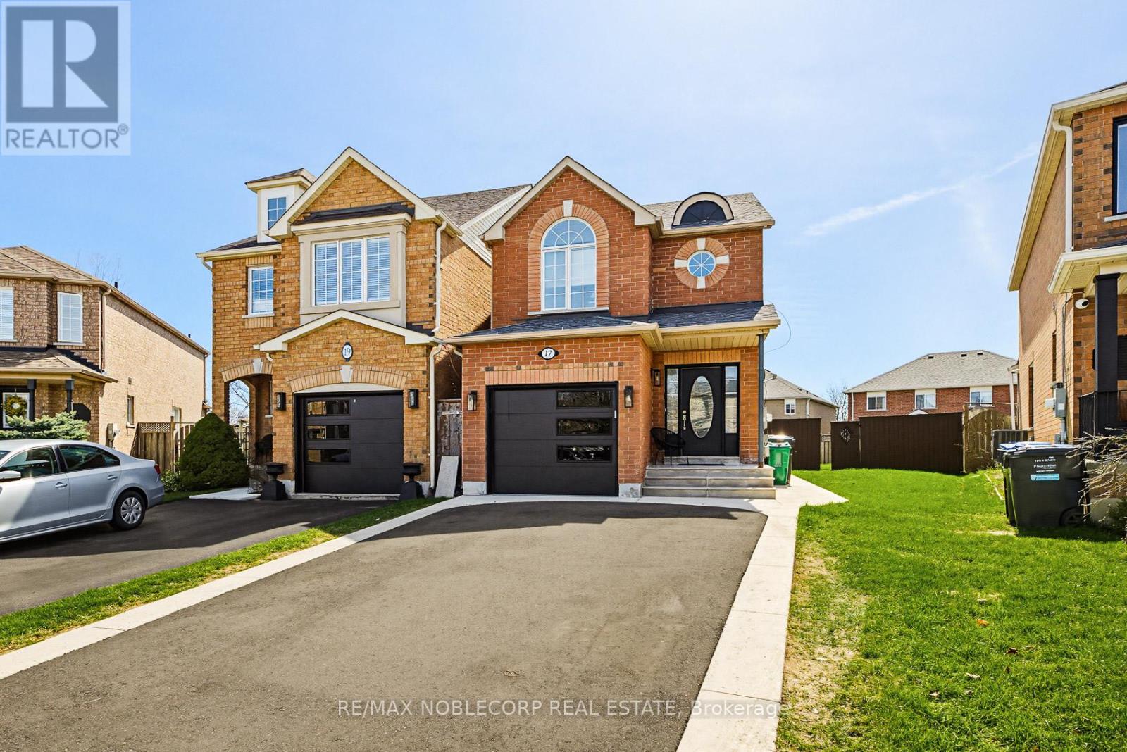 17 Senator Way, Caledon, Ontario  L7E 2R9 - Photo 2 - W13220676