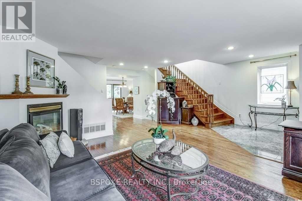 35 Bannon Avenue, Toronto, Ontario  M8X 1T9 - Photo 2 - W13220694