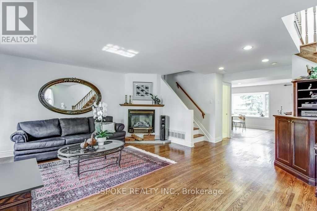 35 Bannon Avenue, Toronto, Ontario  M8X 1T9 - Photo 3 - W13220694