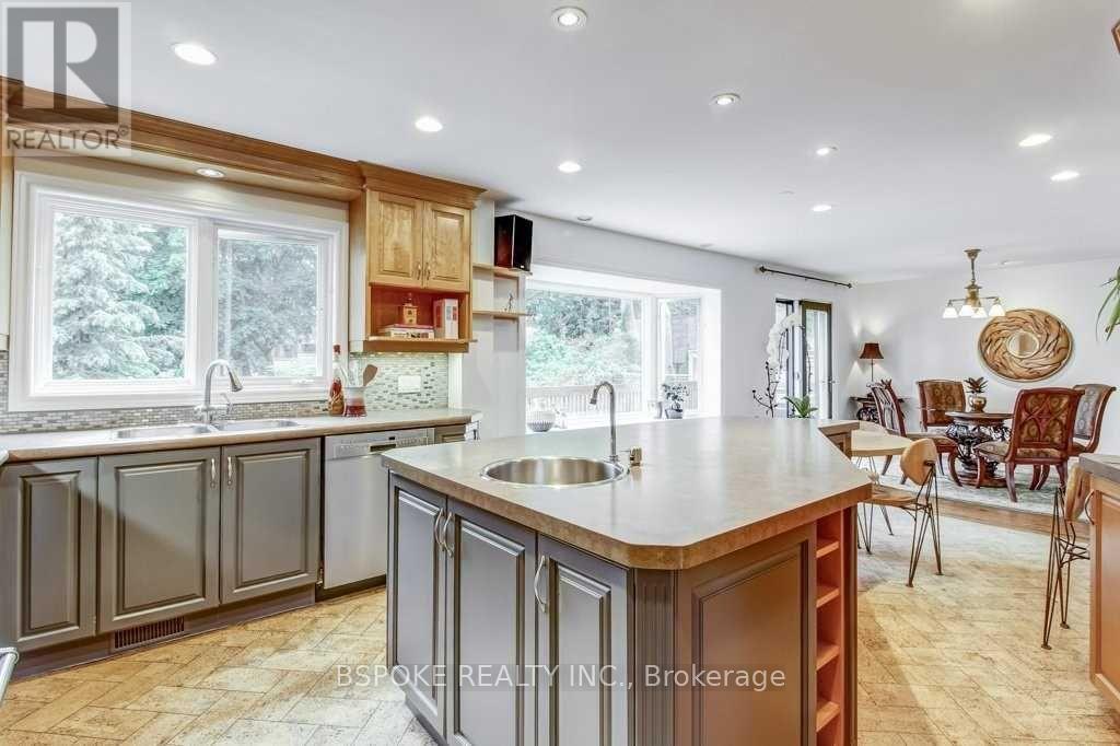 35 Bannon Avenue, Toronto, Ontario  M8X 1T9 - Photo 6 - W13220694
