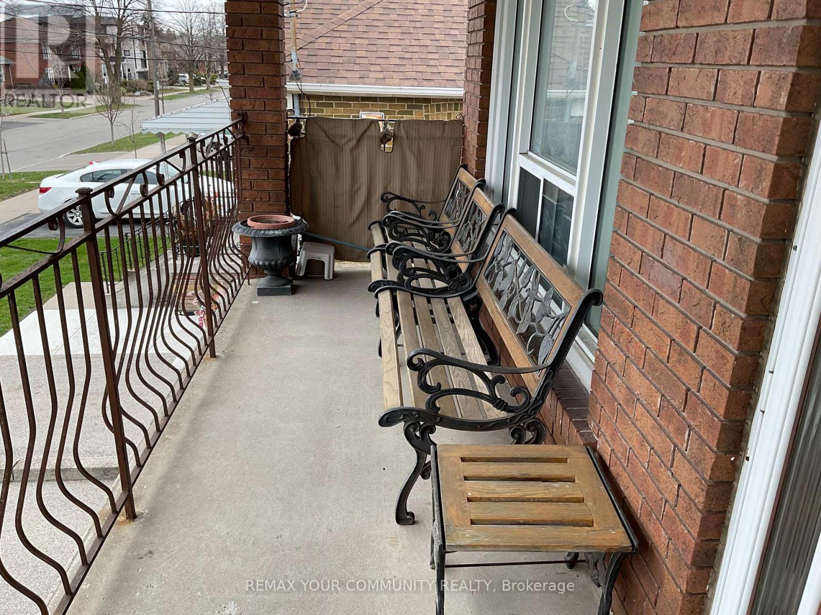 Upper - 391 Glen Park Avenue, Toronto, Ontario  M6B 2E6 - Photo 2 - W13220714