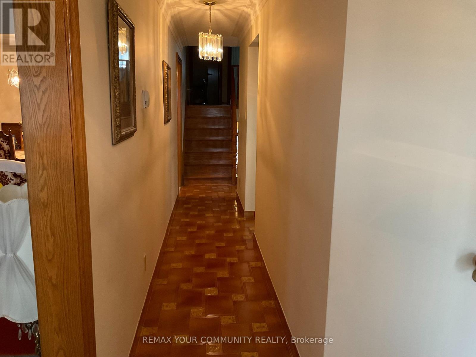 Upper - 391 Glen Park Avenue, Toronto, Ontario  M6B 2E6 - Photo 3 - W13220714