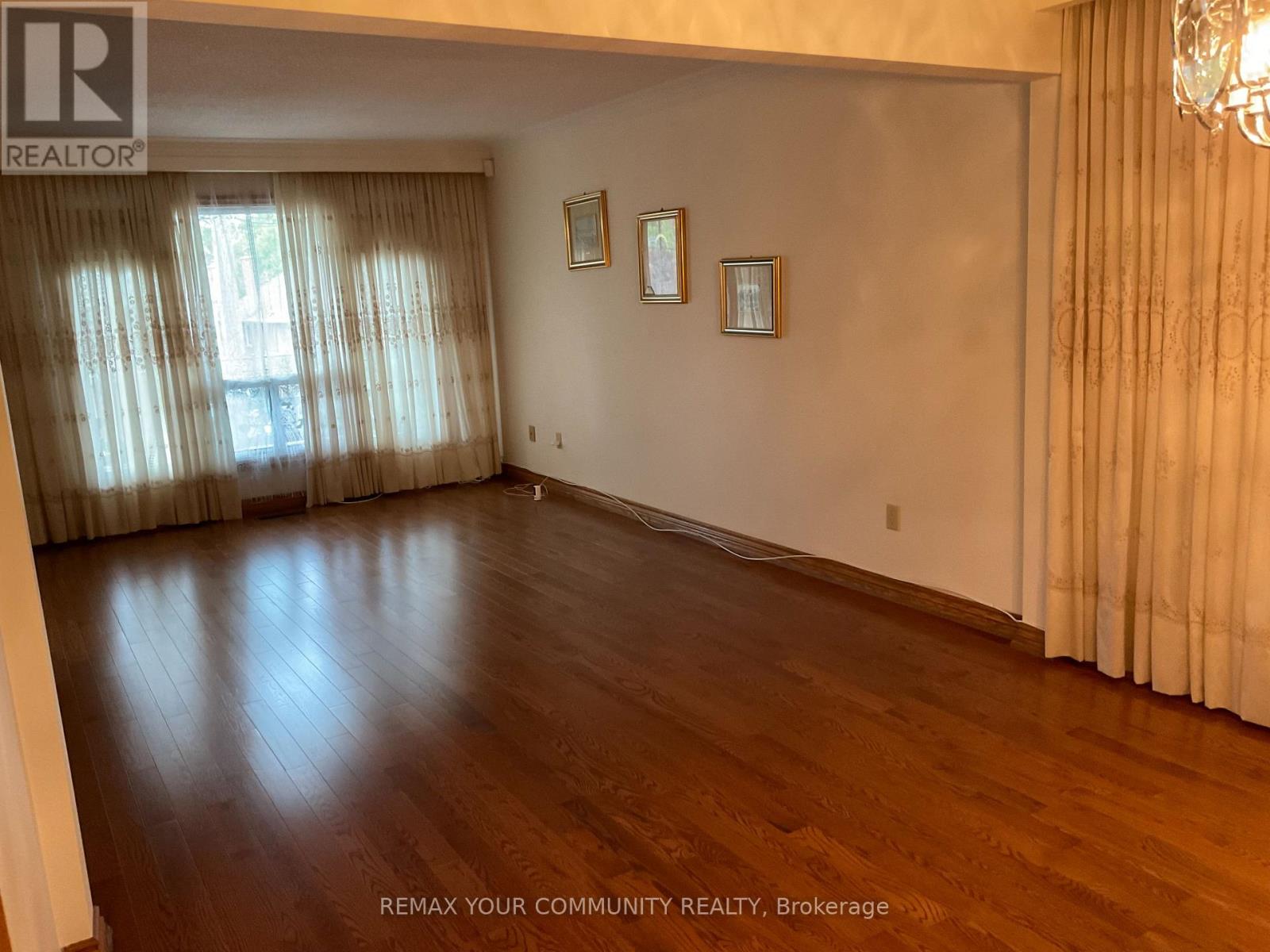 Upper - 391 Glen Park Avenue, Toronto, Ontario  M6B 2E6 - Photo 4 - W13220714