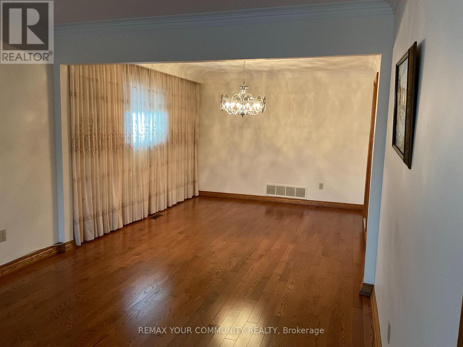 Upper - 391 Glen Park Avenue, Toronto, Ontario  M6B 2E6 - Photo 5 - W13220714