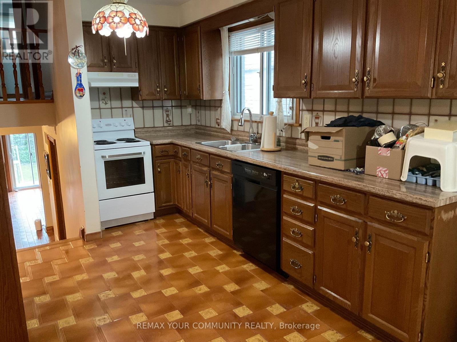 Upper - 391 Glen Park Avenue, Toronto, Ontario  M6B 2E6 - Photo 6 - W13220714
