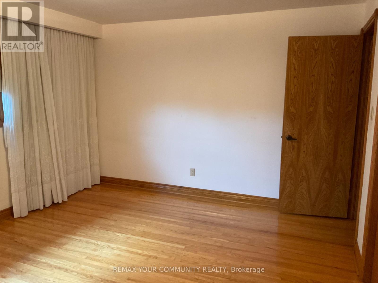 Upper - 391 Glen Park Avenue, Toronto, Ontario  M6B 2E6 - Photo 8 - W13220714