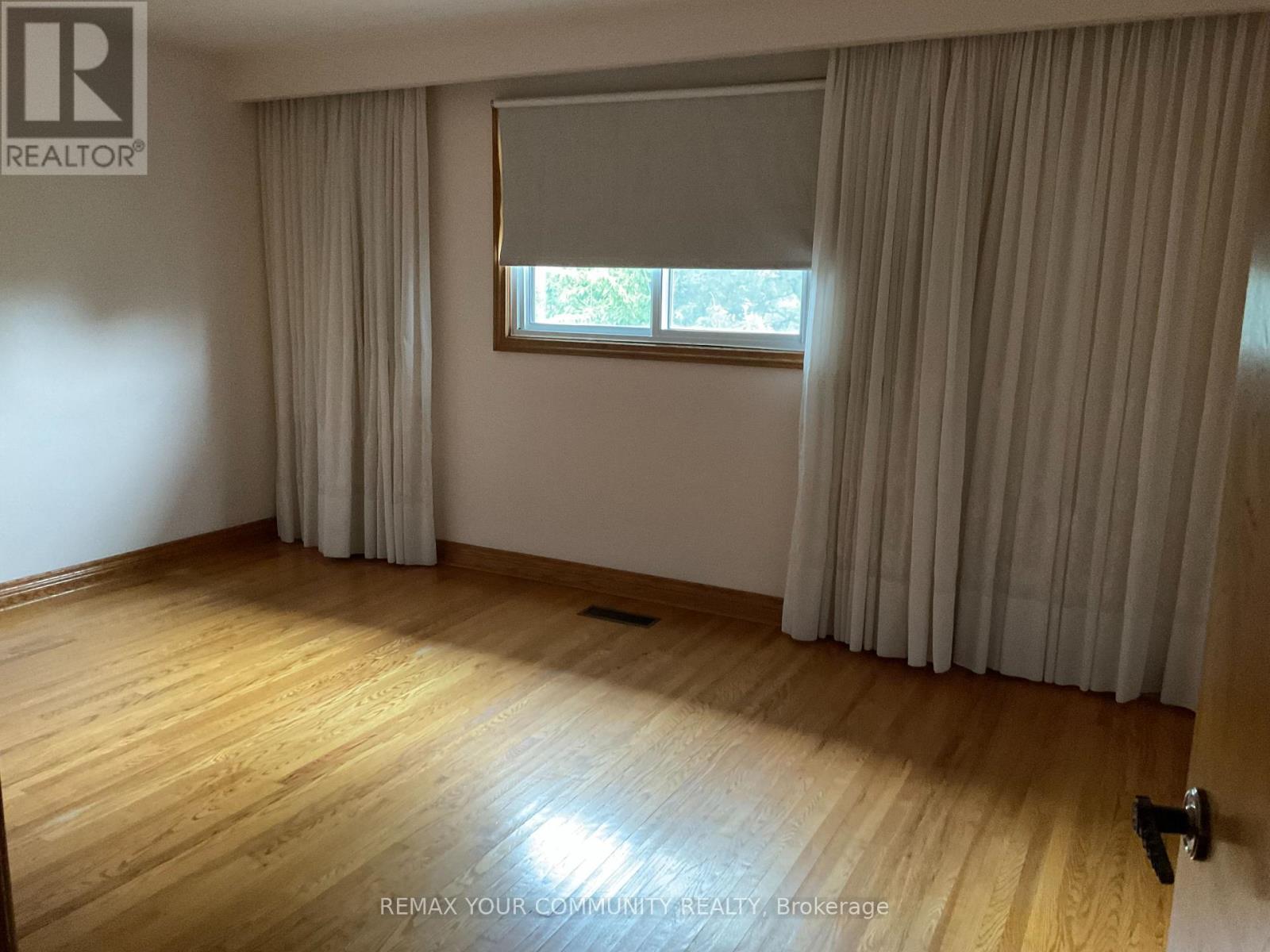 Upper - 391 Glen Park Avenue, Toronto, Ontario  M6B 2E6 - Photo 9 - W13220714