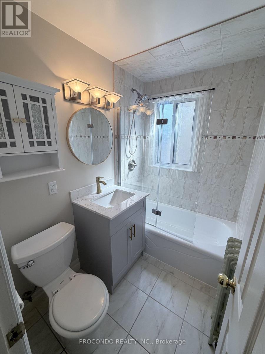 Upper Unit 1 - 287 Lakeshore Road E, Mississauga, Ontario  L5G 1H3 - Photo 10 - W13220732