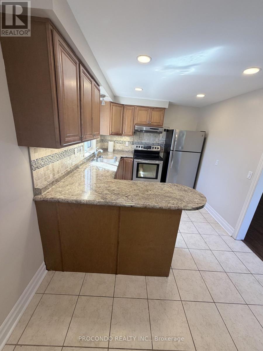 Upper Unit 1 - 287 Lakeshore Road E, Mississauga, Ontario  L5G 1H3 - Photo 3 - W13220732
