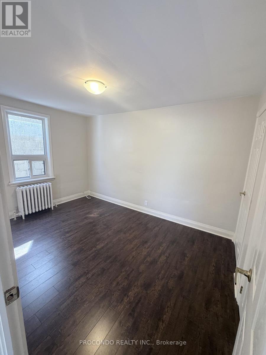 Upper Unit 1 - 287 Lakeshore Road E, Mississauga, Ontario  L5G 1H3 - Photo 7 - W13220732