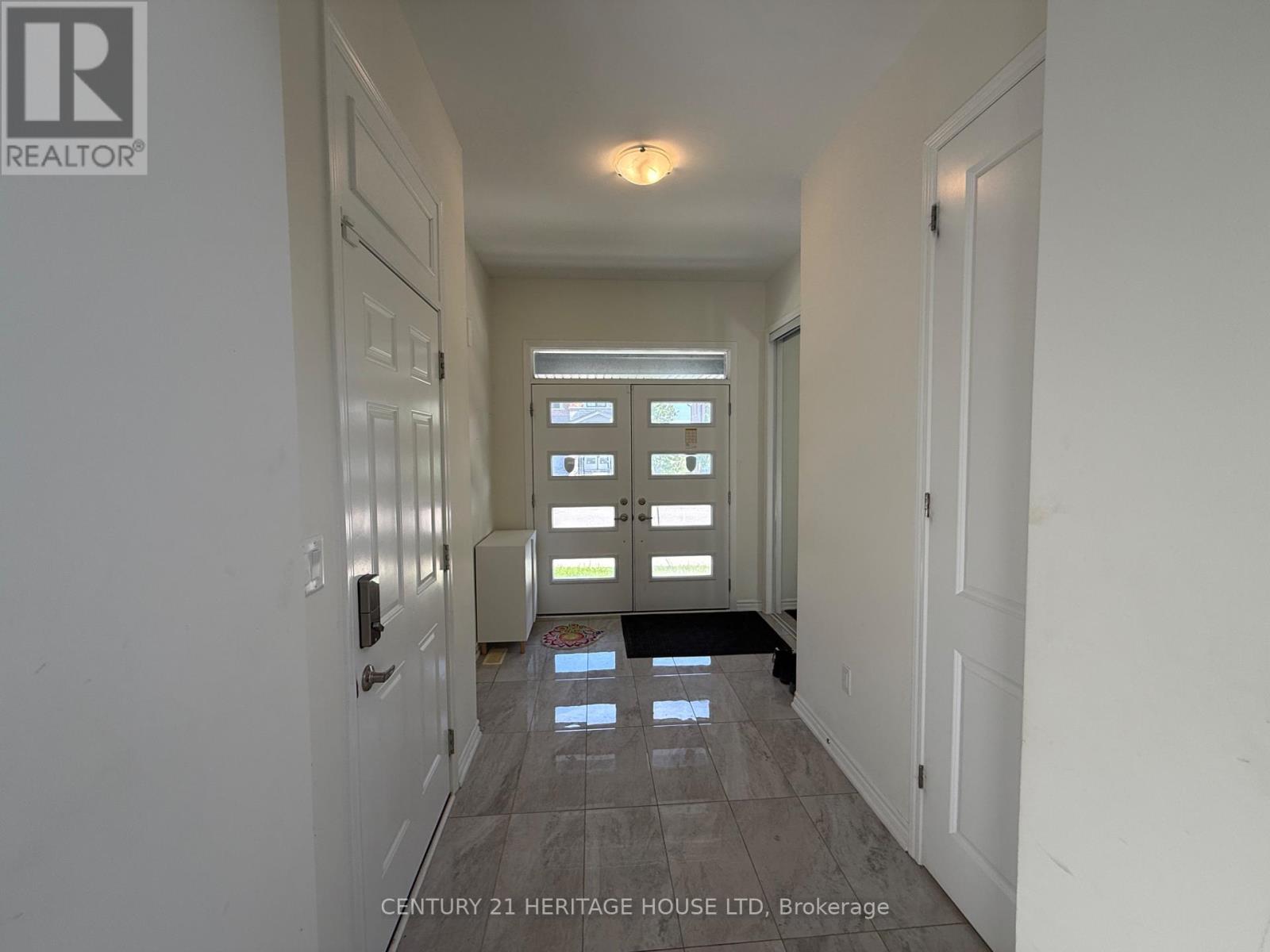 18 Dolucci Crescent E, Brampton, Ontario  L7A 5E9 - Photo 4 - W13220772