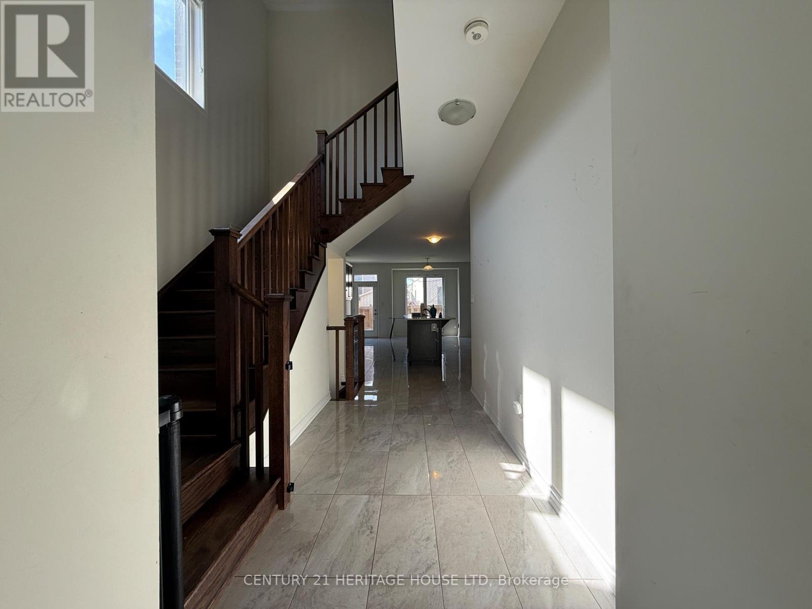 18 Dolucci Crescent E, Brampton, Ontario  L7A 5E9 - Photo 5 - W13220772
