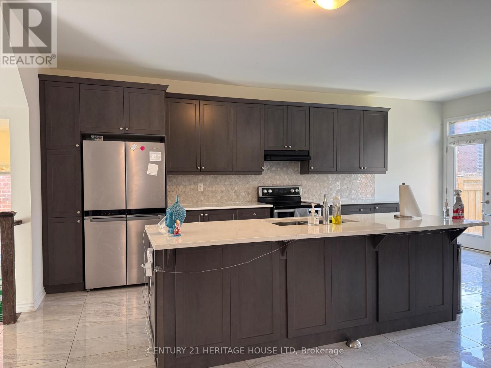 18 Dolucci Crescent E, Brampton, Ontario  L7A 5E9 - Photo 7 - W13220772