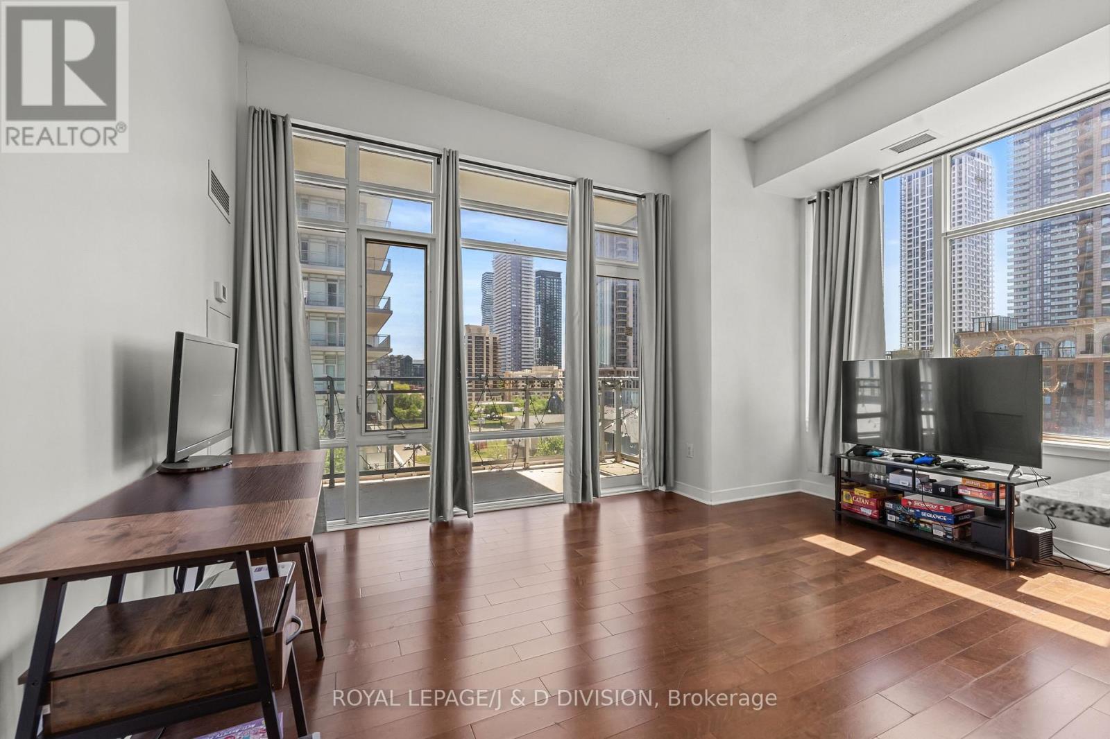 604 - 360 Square One Drive, Mississauga, Ontario  L5B 0G7 - Photo 2 - W13220900