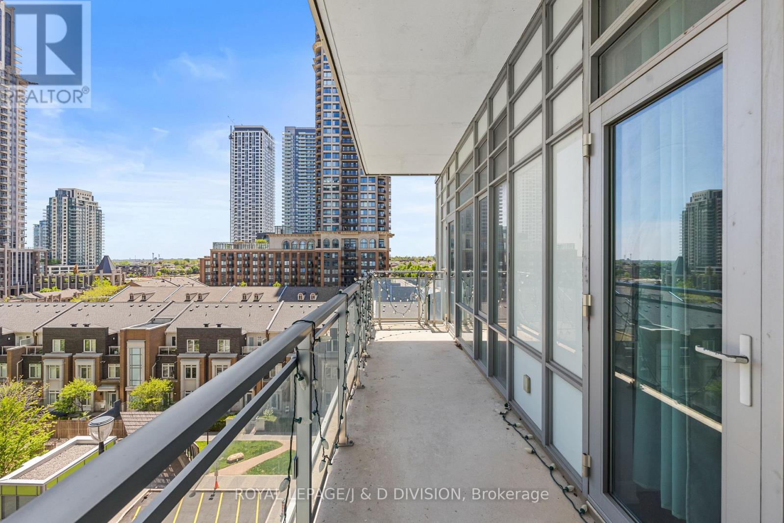604 - 360 Square One Drive, Mississauga, Ontario  L5B 0G7 - Photo 4 - W13220900