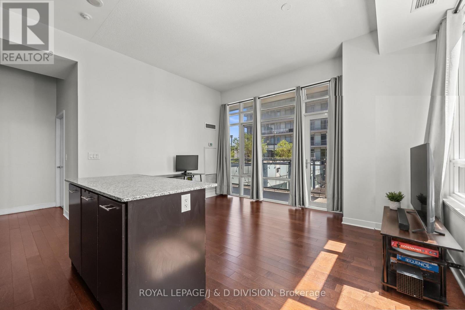 604 - 360 Square One Drive, Mississauga, Ontario  L5B 0G7 - Photo 5 - W13220900