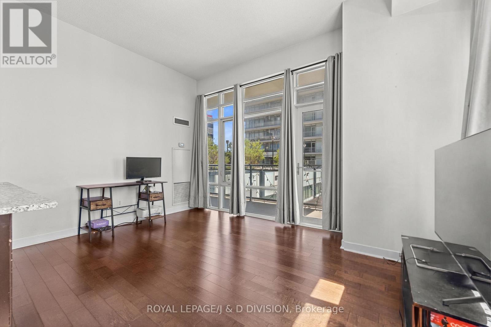 604 - 360 Square One Drive, Mississauga, Ontario  L5B 0G7 - Photo 6 - W13220900