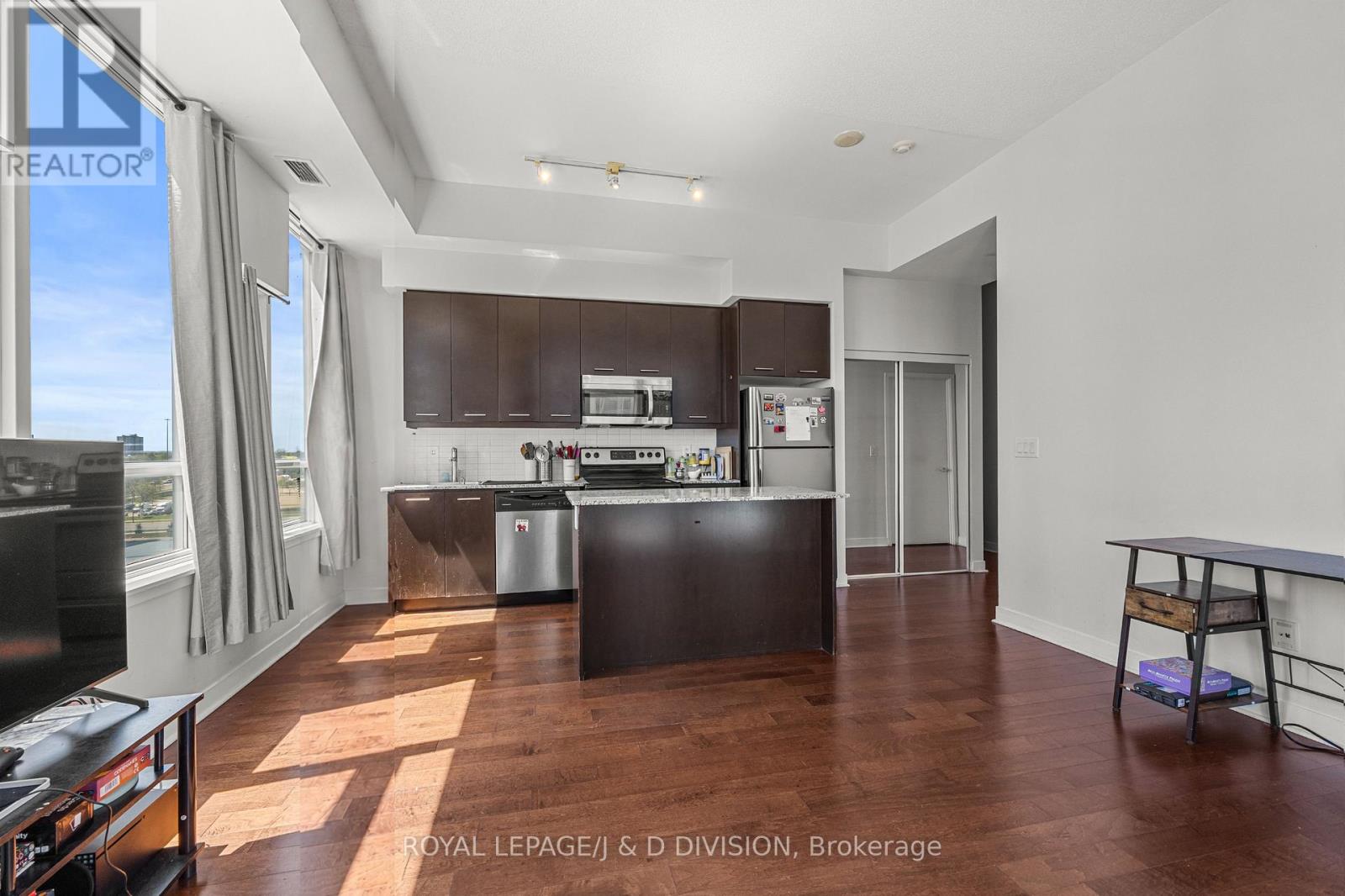 604 - 360 Square One Drive, Mississauga, Ontario  L5B 0G7 - Photo 9 - W13220900