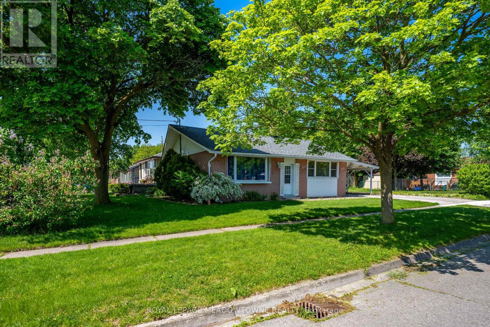 6 Gray Gate, Halton Hills, Ontario  L7G 3W3 - Photo 3 - W13220918