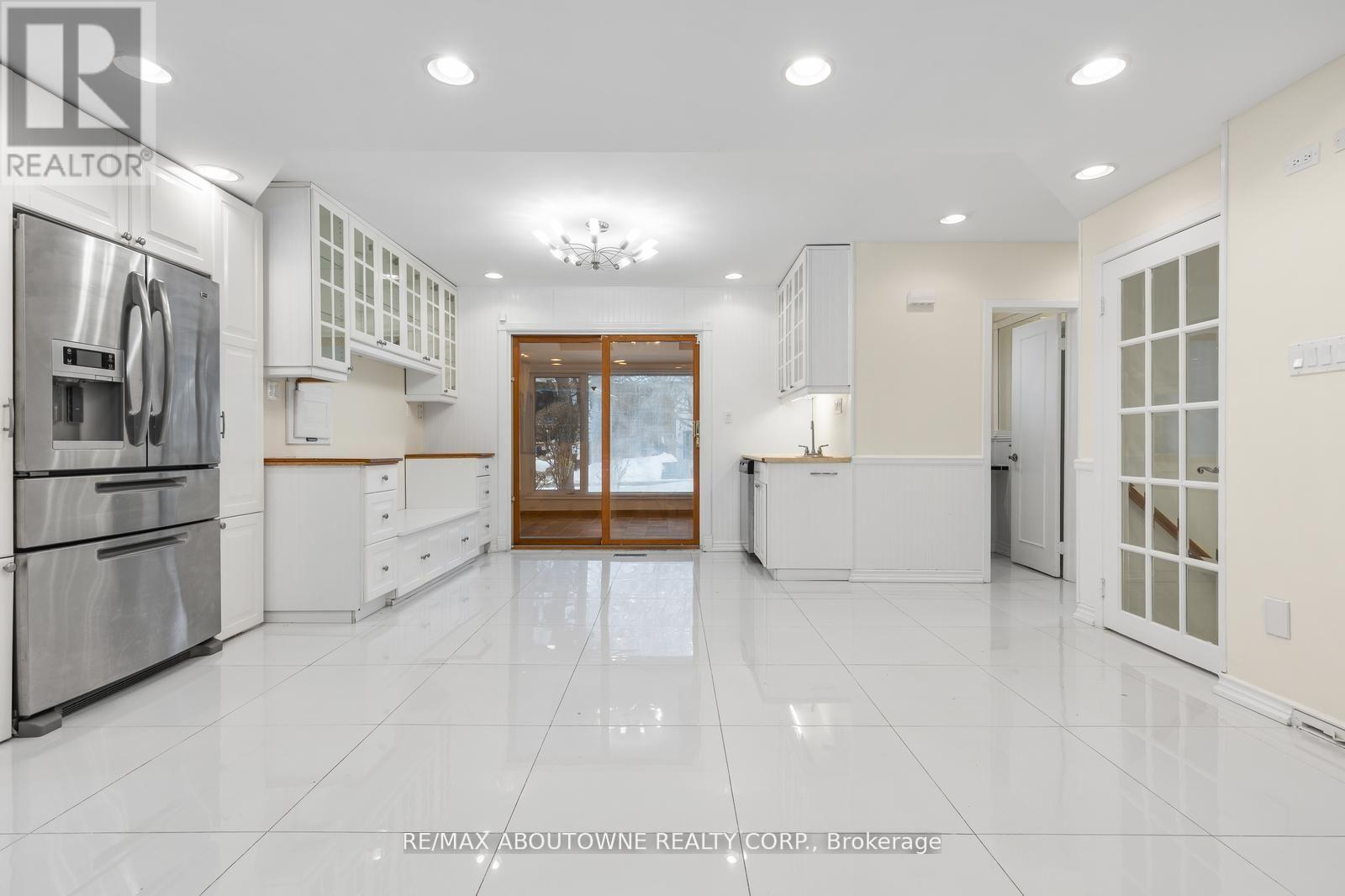 145 Wolfdale Avenue, Oakville, Ontario  L6L 4R9 - Photo 10 - W13220932