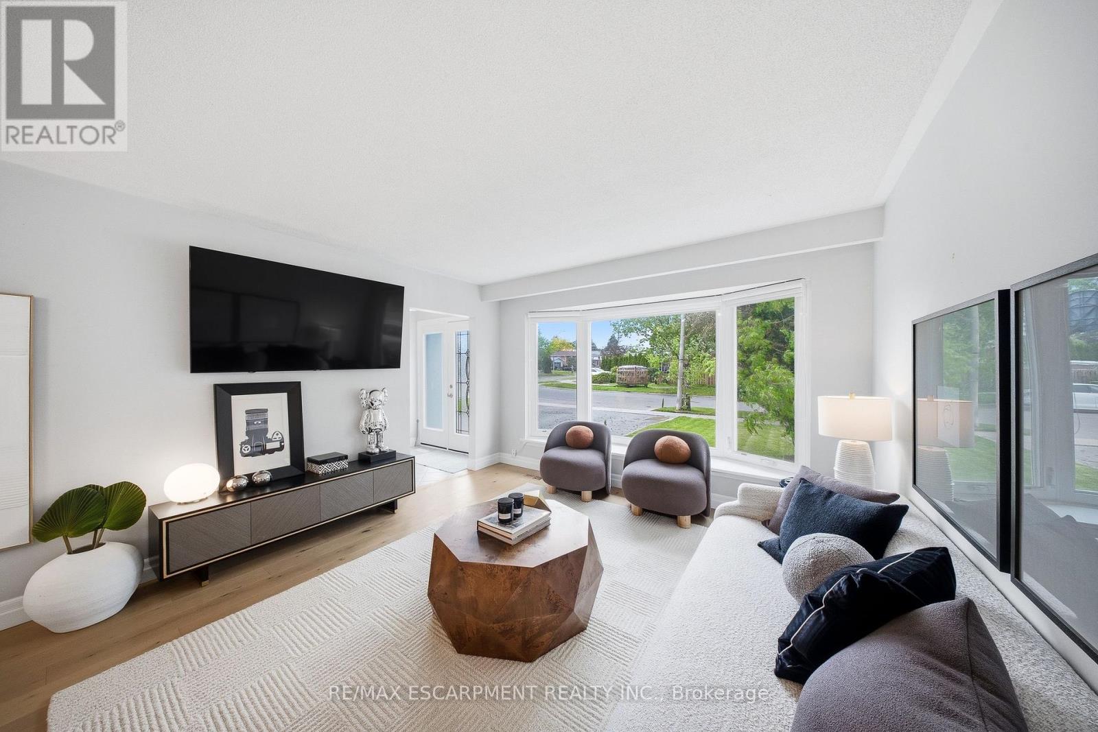 1251 Fairdale Drive, Mississauga, Ontario  L5C 1K3 - Photo 11 - W13220948