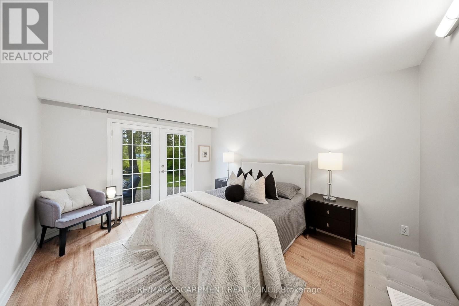 1251 Fairdale Drive, Mississauga, Ontario  L5C 1K3 - Photo 35 - W13220948