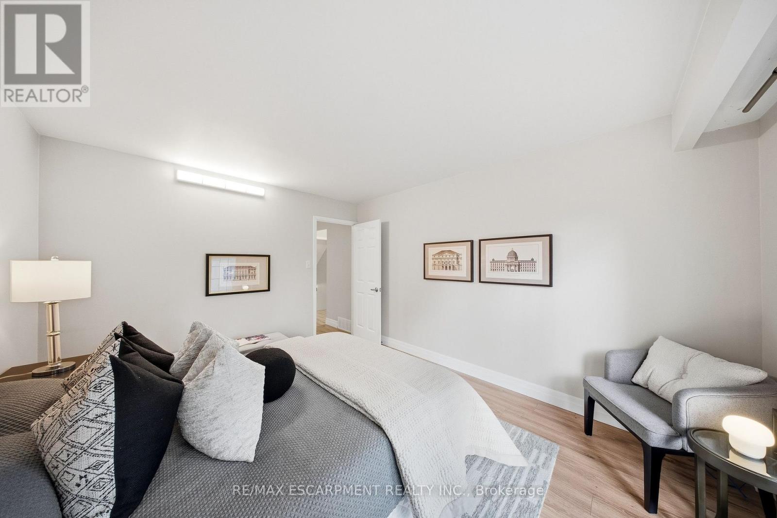 1251 Fairdale Drive, Mississauga, Ontario  L5C 1K3 - Photo 36 - W13220948