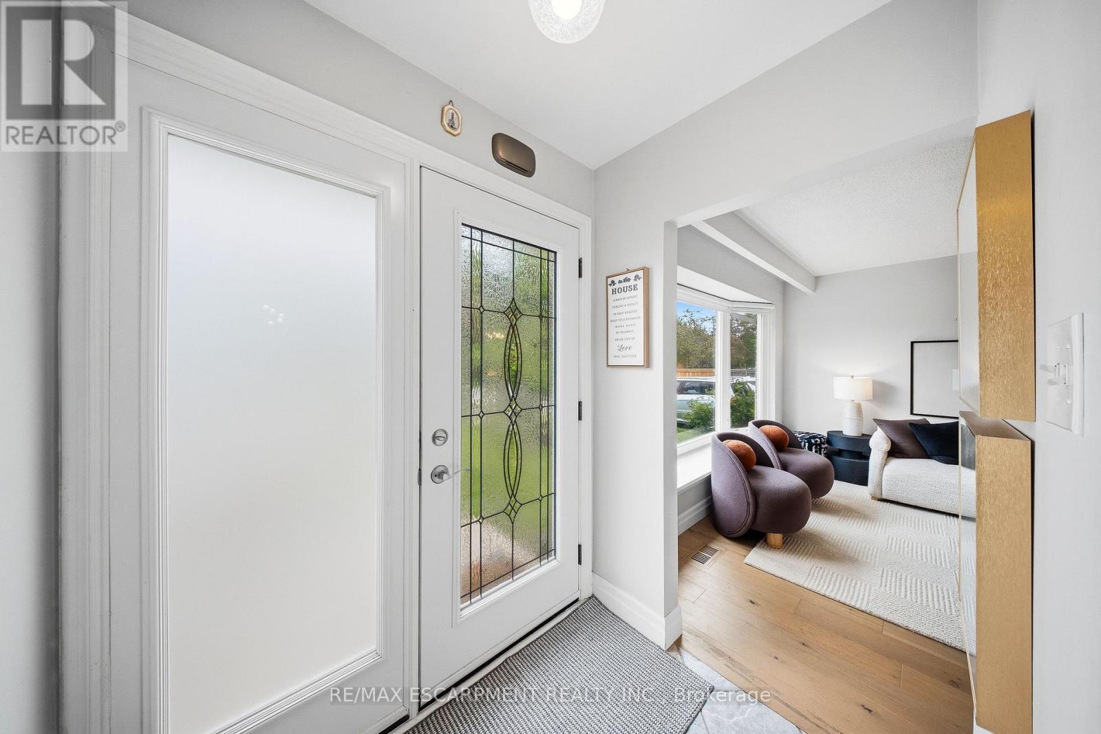 1251 Fairdale Drive, Mississauga, Ontario  L5C 1K3 - Photo 5 - W13220948