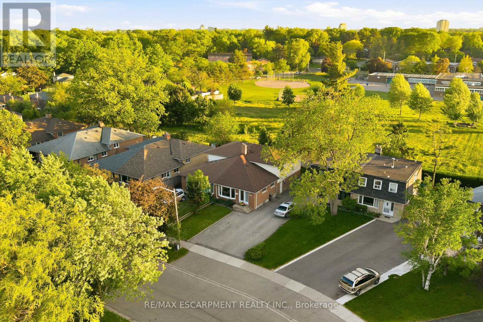 1251 Fairdale Drive, Mississauga, Ontario  L5C 1K3 - Photo 50 - W13220948