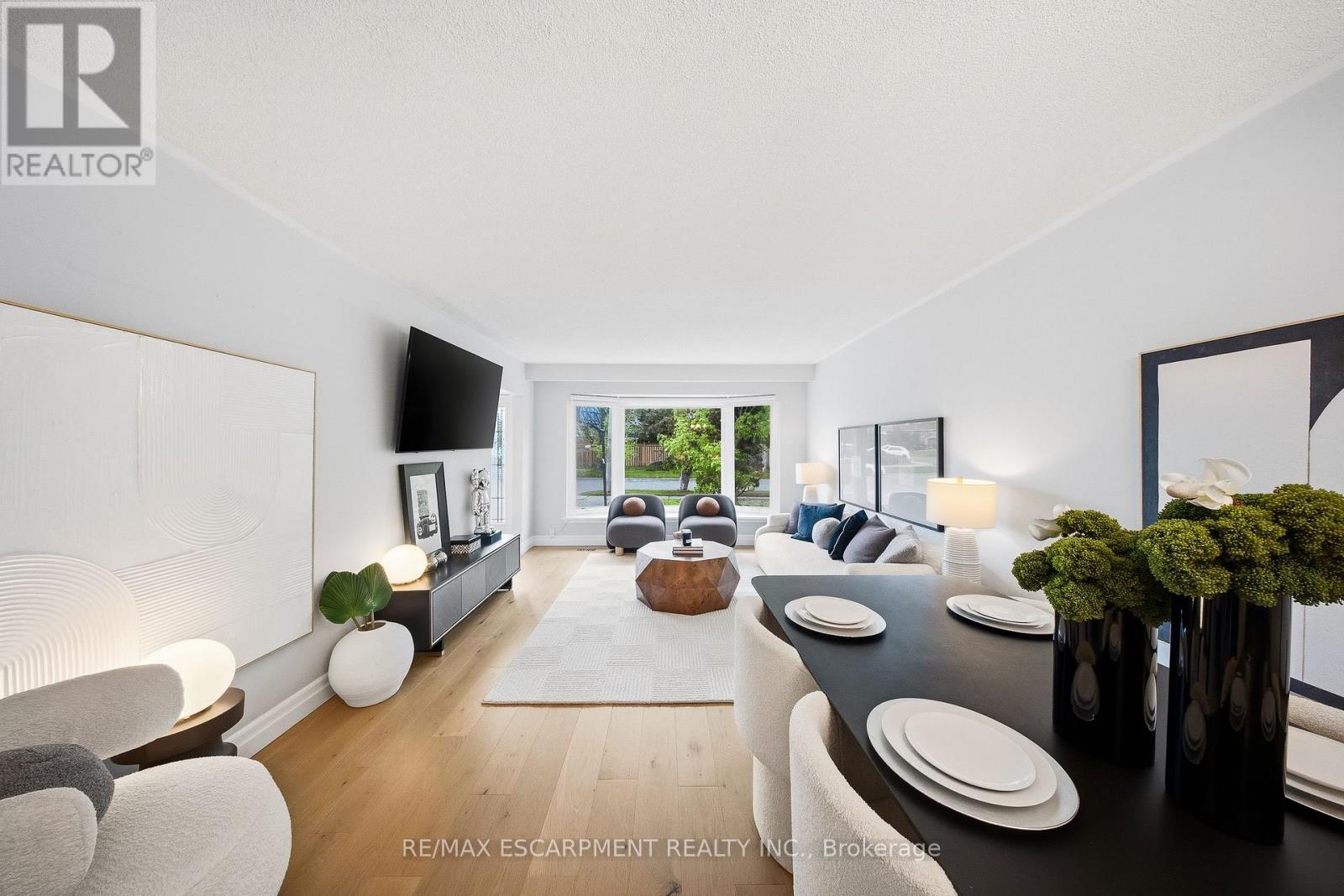 1251 Fairdale Drive, Mississauga, Ontario  L5C 1K3 - Photo 7 - W13220948