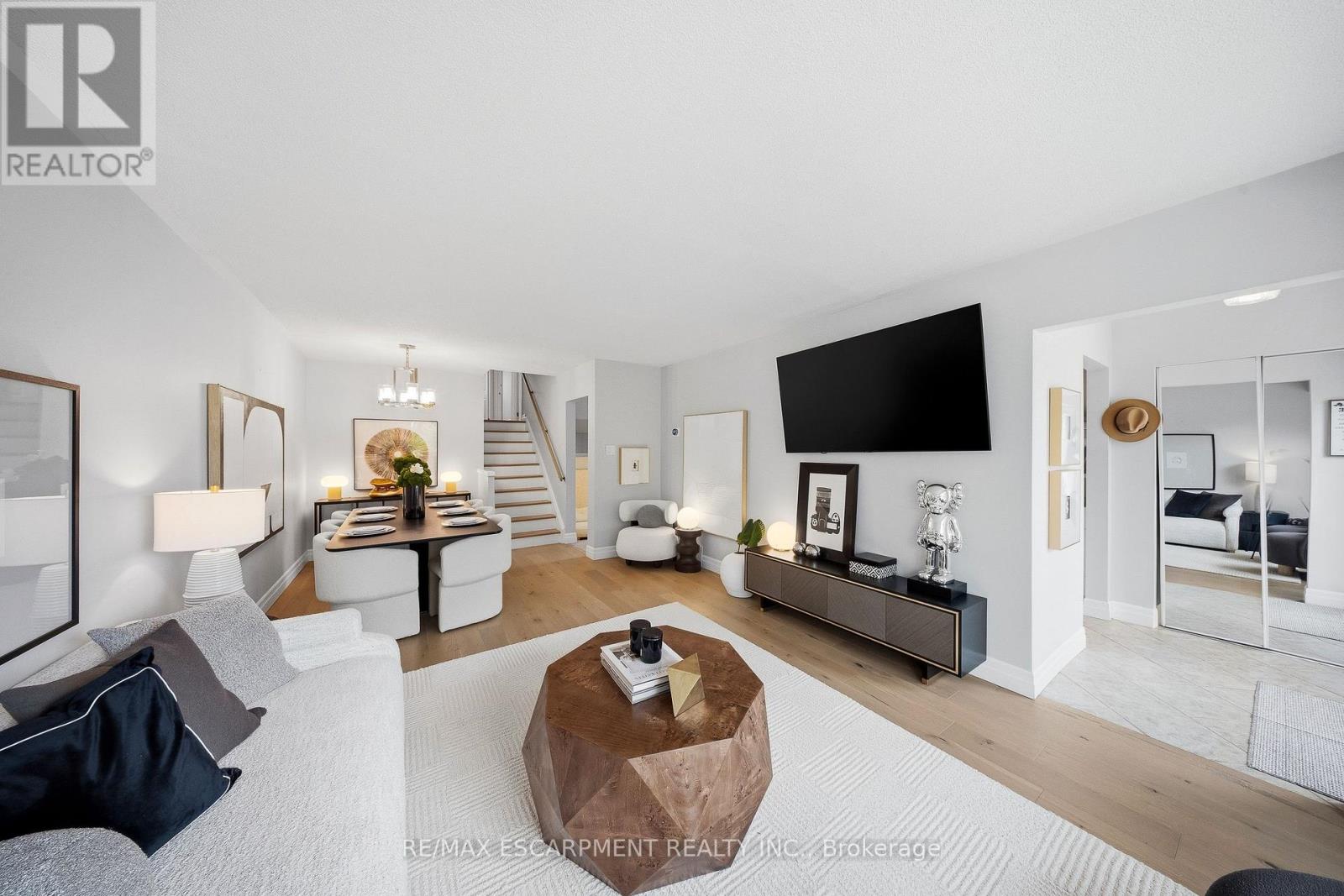 1251 Fairdale Drive, Mississauga, Ontario  L5C 1K3 - Photo 9 - W13220948