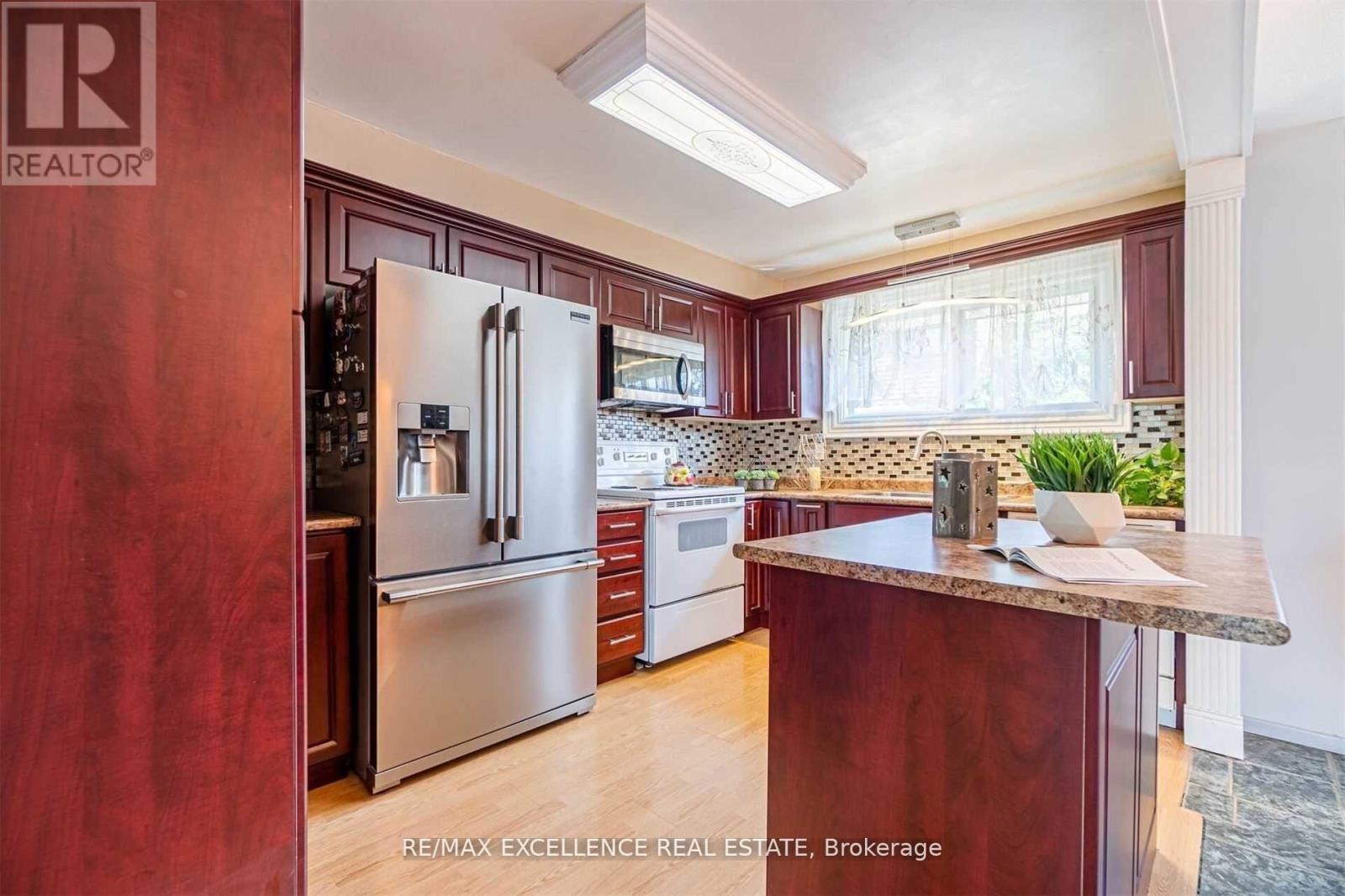 148 Ashton Crescent, Brampton, Ontario  L6S 3J9 - Photo 3 - W13220974