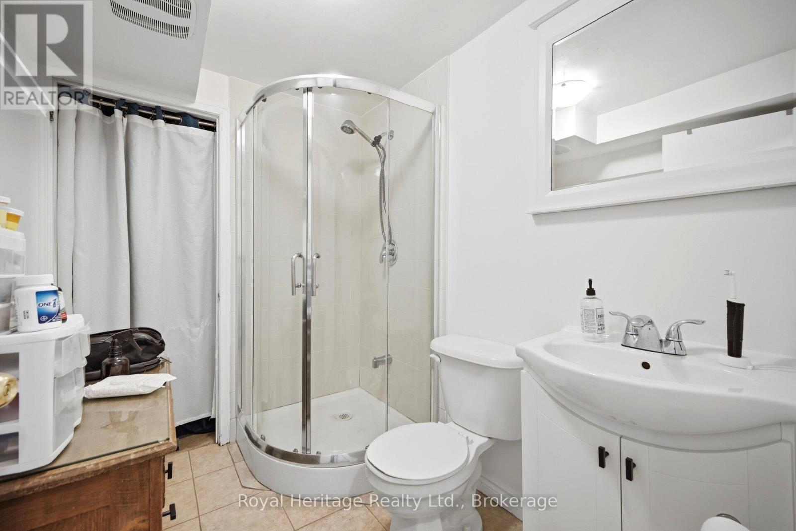 1546 Lakemount Street, Oshawa, Ontario  L1J 3Y2 - Photo 12 - E13221074
